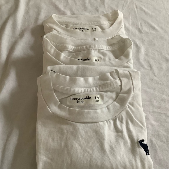 NWOT New 3 pack Abercrombie Kids t-shirt, white color, Size 5/6 - Picture 9 of 9